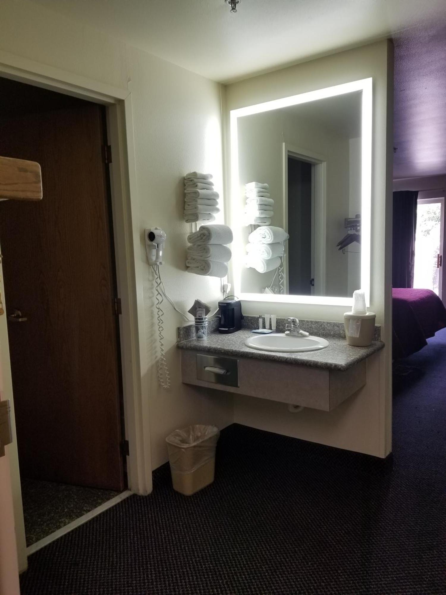 Cedars Inn ワナッチー エクステリア 写真