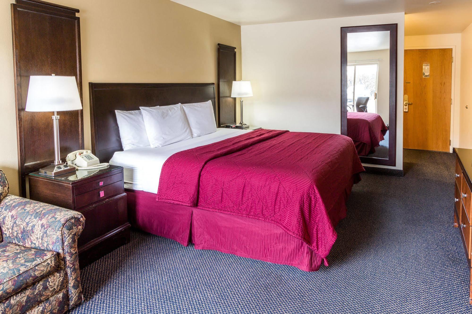 Cedars Inn ワナッチー エクステリア 写真